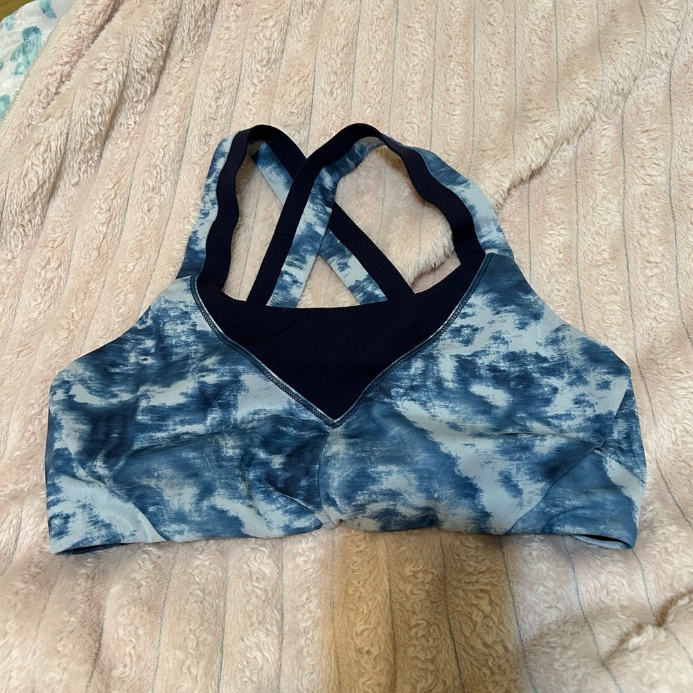 Lululemon sports bra
